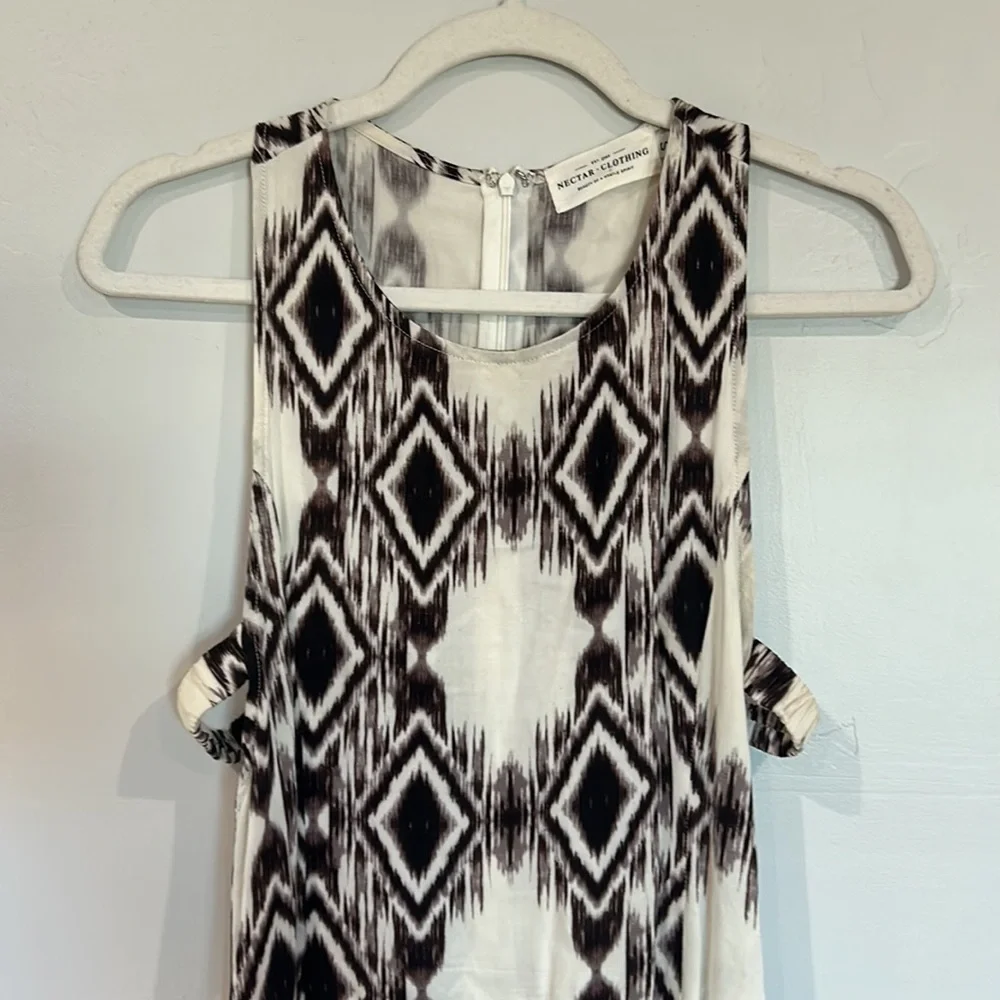 Nectar Clothing size small cream and black side cut out dress
